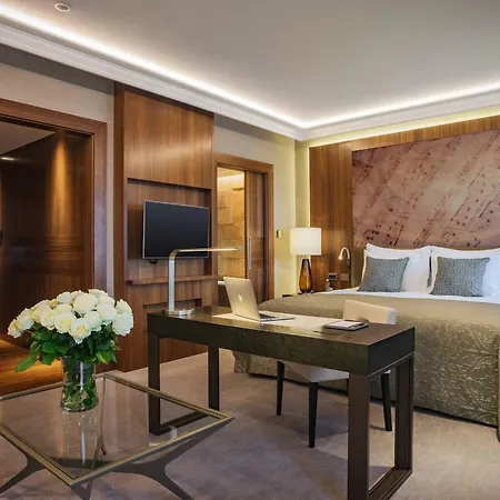 מלון Grand Kempinski 5*